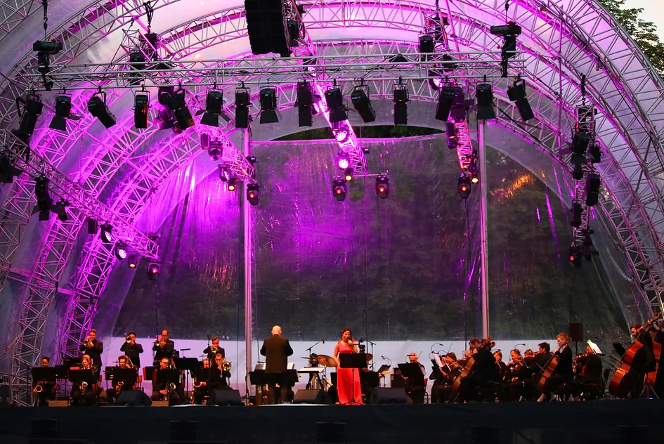 The Orchestre National du Jazz and the Estro ArmonicoOrchestra performed for the first time at the Fête de la Musique with original compositions by Gast Waltzing and David Laborier