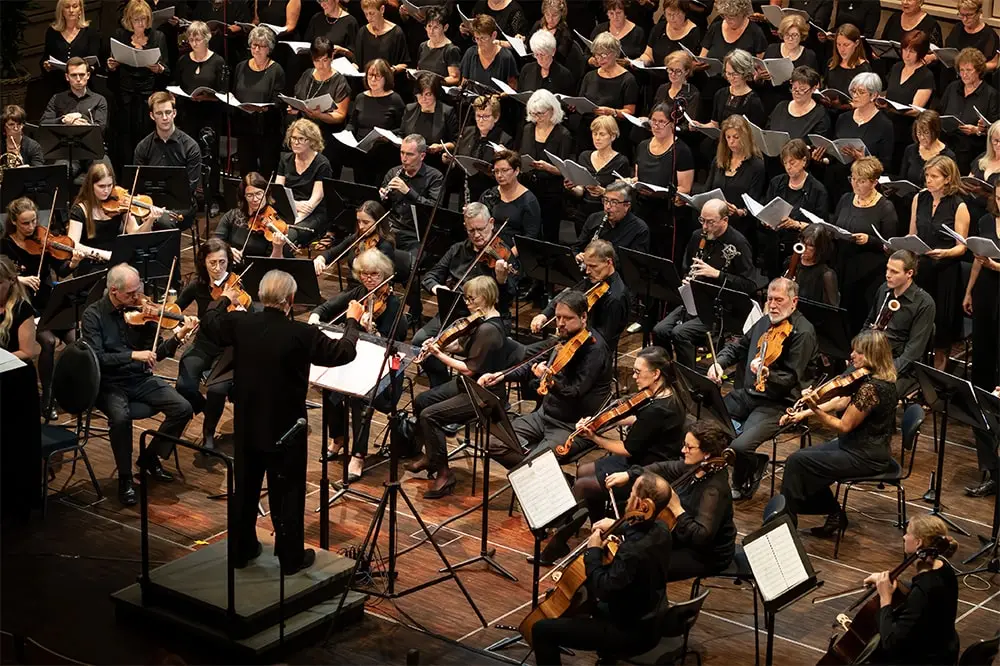 Orchester estro armonico mit dem Chor von Pierre Cao © Pierre Weber